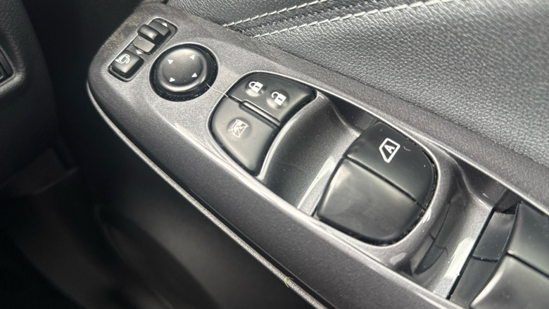 Nissan Juke 1.0 DiG-T 114 N-Connecta 5dr Petrol Hatchback